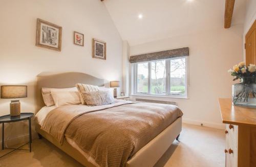 Five Oak Green House | Little Bourne