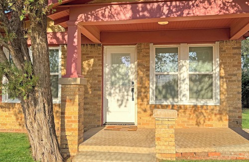 Lubbock House | Little Buddy! 3 blocks to museum