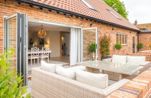 Holt House | Little Butts