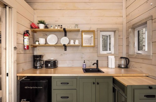 Desboro Cabin | Little Cabin in the Pines