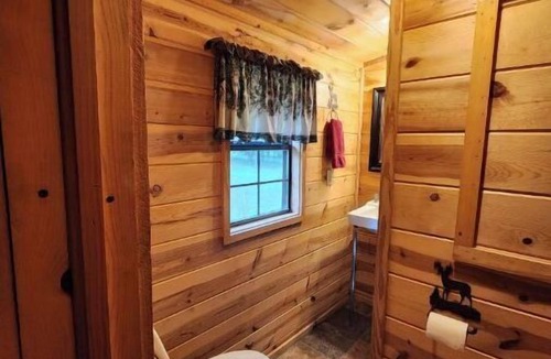 Pickens Cabin | Little cabin in the heart of the Kiamichi Mountains 33 miles from Hochatown, OK