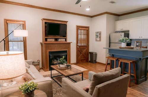 Searcy Cabin | Little Cabin on the Knoll