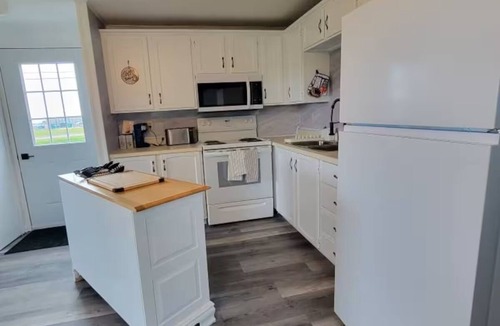Beaubassin East Cottage | Little Cape cottage (Petit-cap) year round availability, 5min beach