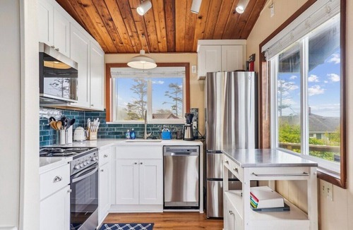 Arch Cape House | Little Caper - Newly Renovated!