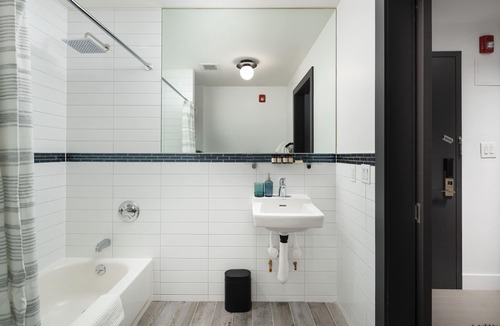 Midtown East Hotel | Little Charlie Hotel