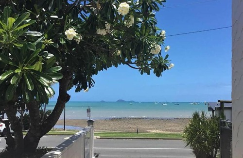 Cannonvale Apartment | Little Coastal Haven apartment with a pool!