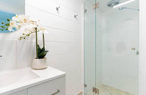 Cannonvale Apartment | Little Coastal Haven apartment with a pool!