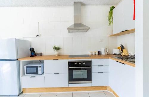 Cannonvale Apartment | Little Coastal Haven apartment with a pool!