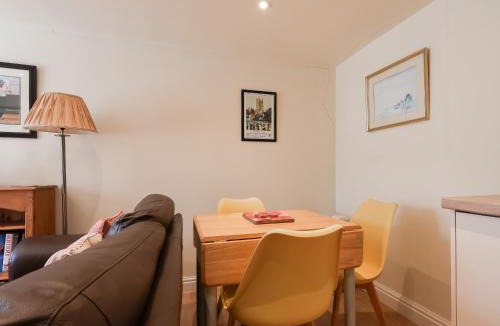 Upton St. Leonards House | Little Cottage - Uk49275