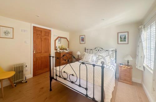 Upton St. Leonards House | Little Cottage - Uk49275