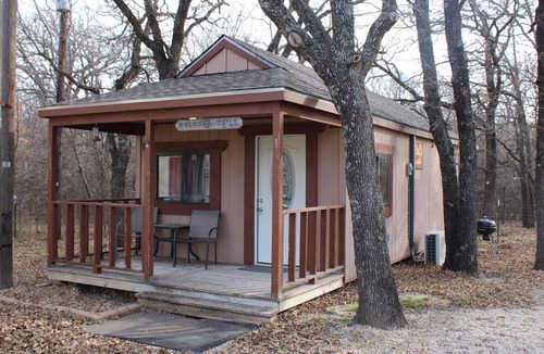 Perry Cabin | Little Country Cabin near Waco Surf