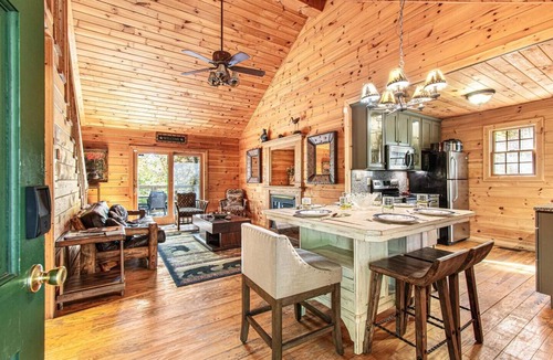Pigeon Forge Cabin | Little Cove * Hot Tub* Infrared Sauna