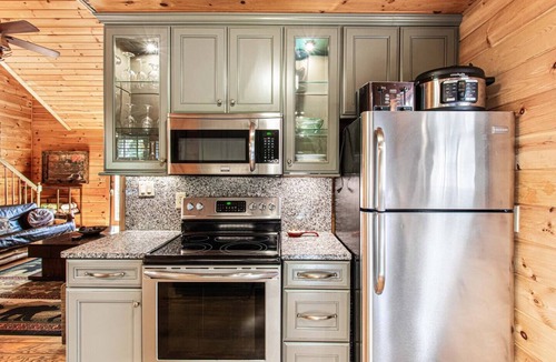 Pigeon Forge Cabin | Little Cove * Hot Tub* Infrared Sauna