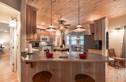 Alto Cabin | Little Creek Retreat | Babbling Creek, Hot Tub!