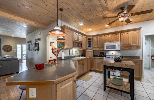 Alto Cabin | Little Creek Retreat