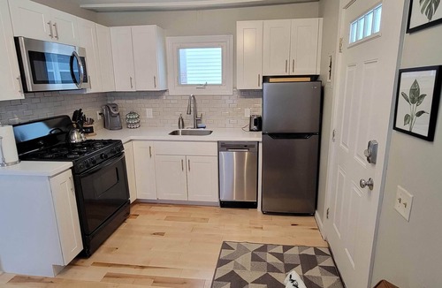 Old North End Apartment | Little downtown gem with parking