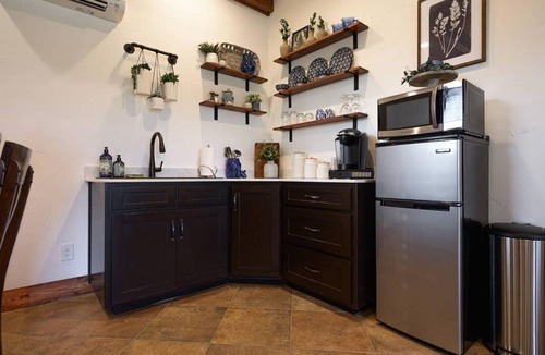 Waco House | Little Dutch Cabin 102-12 min to Magnolia-baylor
