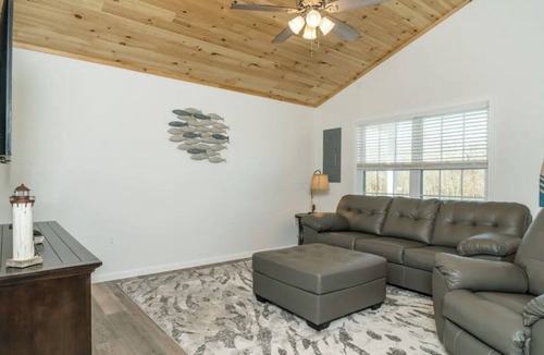 Shenandoah House | Little fish on the Shenandoah River