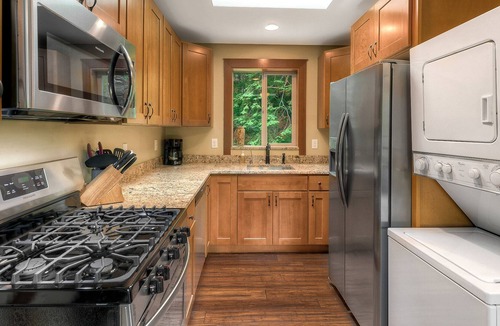 Gold Bar Apartment | Little Foot Lookout: Cozy riverfront balcony apartment w/ hot tub surrounded by wilderness