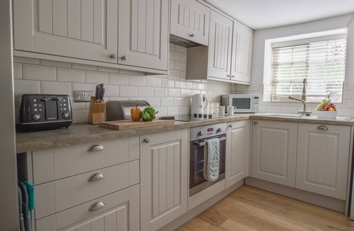 West Lulworth Cottage | LITTLE FORGE, romantic, with open fire in West Lulworth