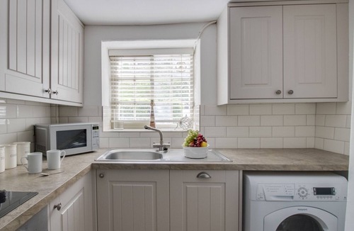 West Lulworth Cottage | LITTLE FORGE, romantic, with open fire in West Lulworth