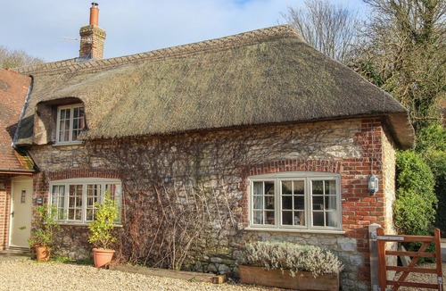 West Lulworth Cottage | LITTLE FORGE, romantic, with open fire in West Lulworth