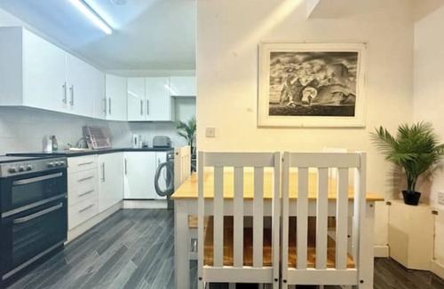 Golborne Apartment | Little Gem Central London