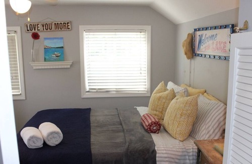 Syracuse Cottage | Little Gem on Lake Wawasee