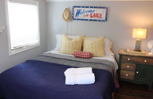 Syracuse Cottage | Little Gem on Lake Wawasee