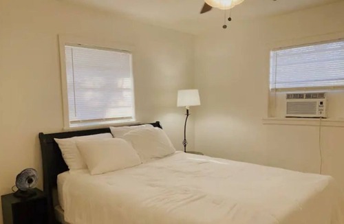 Texarkana Cottage | Little Green Cottage - Sleeps 6