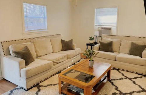 Texarkana Cottage | Little Green Cottage - Sleeps 6