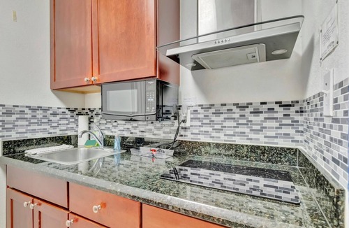 Ruskin Apartment | Little Harbor