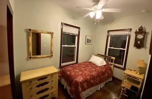 Highlands House | Little Haven (B) — Bungalows, Private Beach