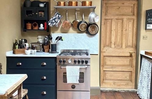 Frome Apartment | Little Hideaway - Central Frome