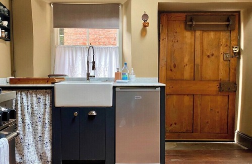 Frome Apartment | Little Hideaway - Central Frome