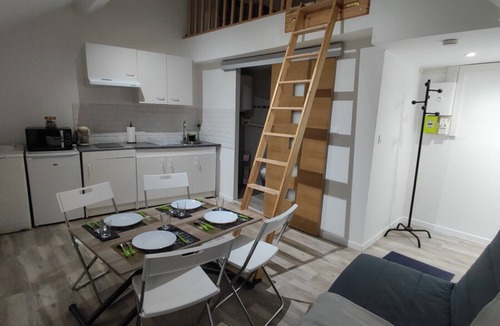 Louvres Apartment | Little House CDG Astérix