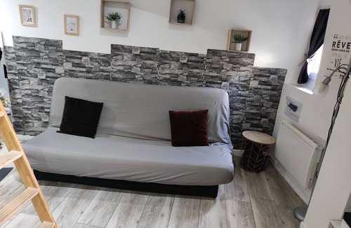 Louvres Apartment | Little House CDG Astérix