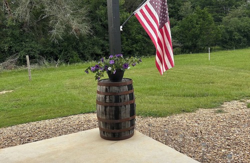 Bryan House | Little House on the Creek- 15 min from The Franklin Ranch 30 min from Kyle Field