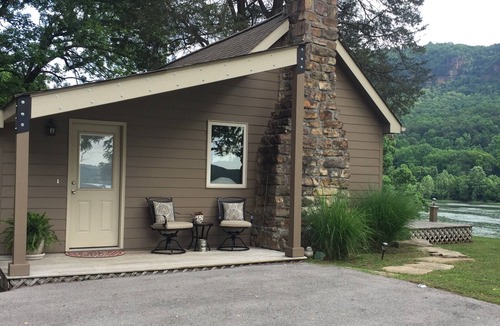 Lookout Valley Neighborhood Association House | Little house on the river
