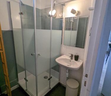 Nansouty-Saint-Genes House | Little house with small courtyard