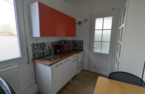 Nansouty-Saint-Genes House | Little house with small courtyard