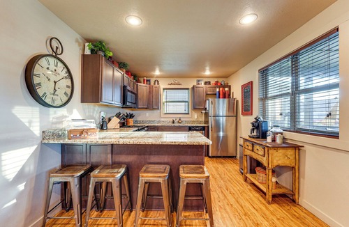 Lampe Cabin | Little Indian Resort Cabin: Pool + Walk to Lake!