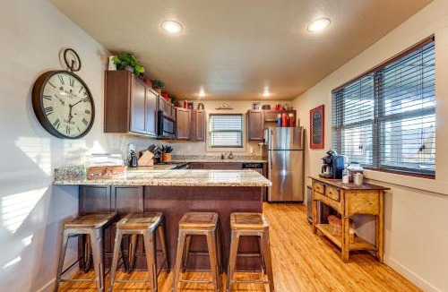 Lampe House | Little Indian Resort Cabin: Pool + Walk to Lake!