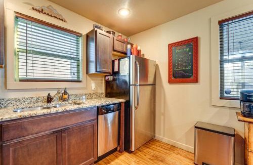 Lampe House | Little Indian Resort Cabin: Pool + Walk to Lake!