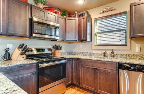 Lampe House | Little Indian Resort Cabin: Pool + Walk to Lake!