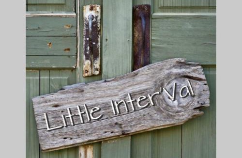 Moretel-de-Mailles House | Little InterVal