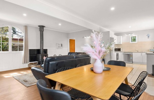 Sunset Strip House | Little Island Escape