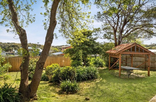 Sunset Strip House | Little Island Escape