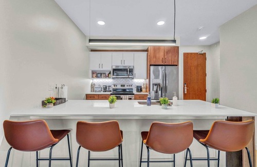 University Circle House | Little Italy & CWRU w King BedGymParkingWD
