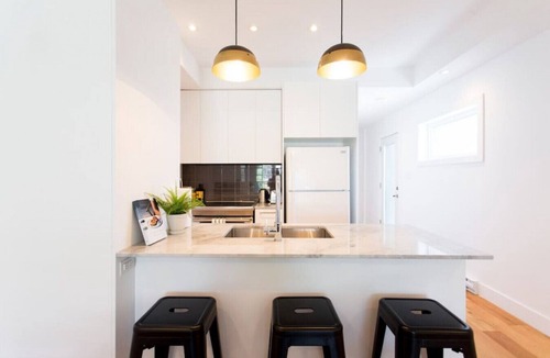 Little Italy Apartment | Little Italy Spacious 2 Bedroom Condo + Free Parking